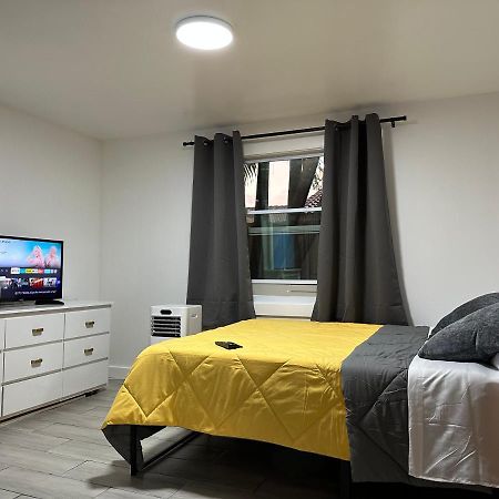 Serene Full Bed With 50 Inch Smart Tv, Netflix, Airplay, Mini-Fridge, And 500 Mbps Wifi Near Fiu, Dolphin Mall, Airport Miami Eksteriør bilde