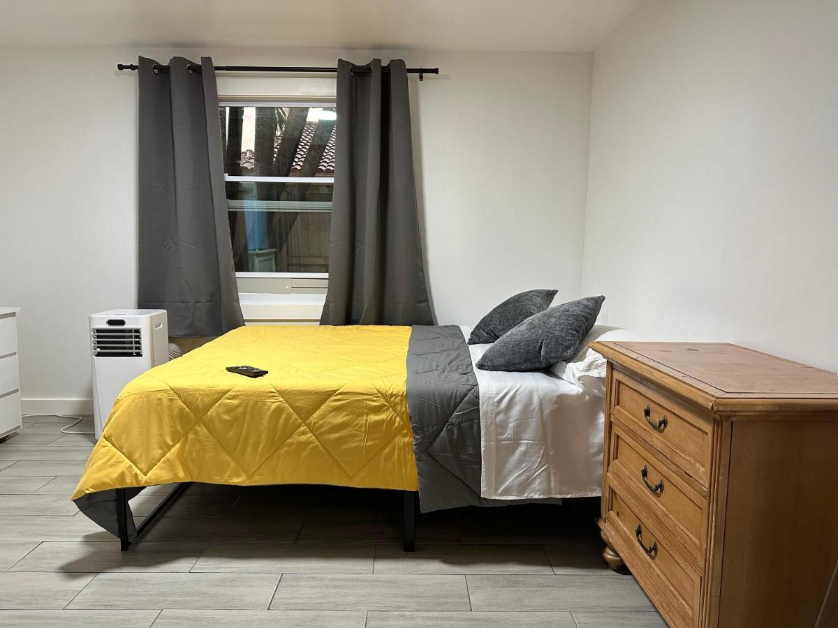 Serene Full Bed With 50 Inch Smart Tv, Netflix, Airplay, Mini-Fridge, And 500 Mbps Wifi Near Fiu, Dolphin Mall, Airport Miami Eksteriør bilde